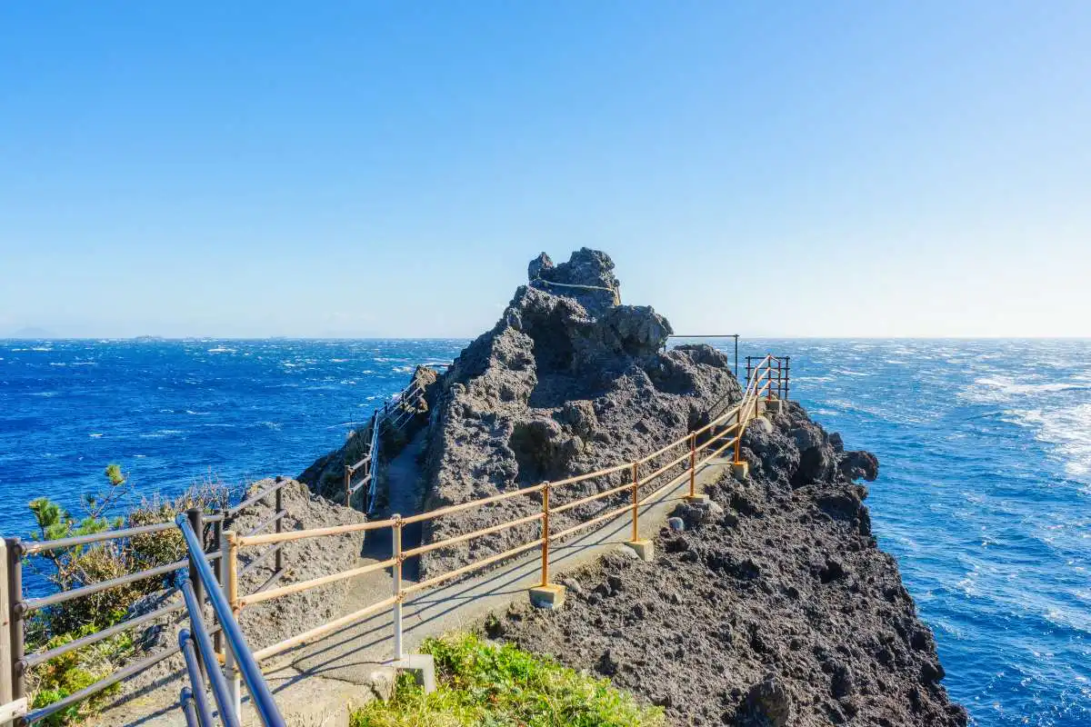 cape irozaki rocky trail