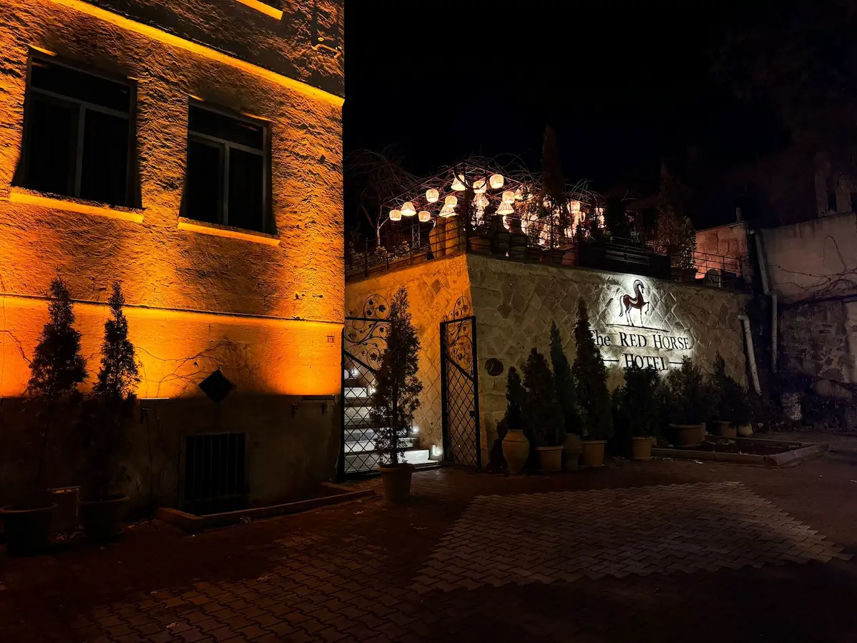red horse hotel