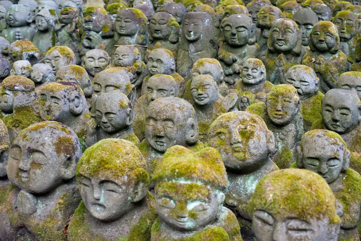 Otagi temple with hundreds of small statues