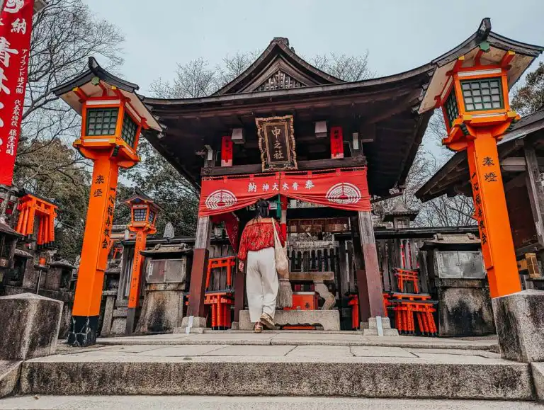 Walking towards shrine in Japan, tips for traveling in Japan