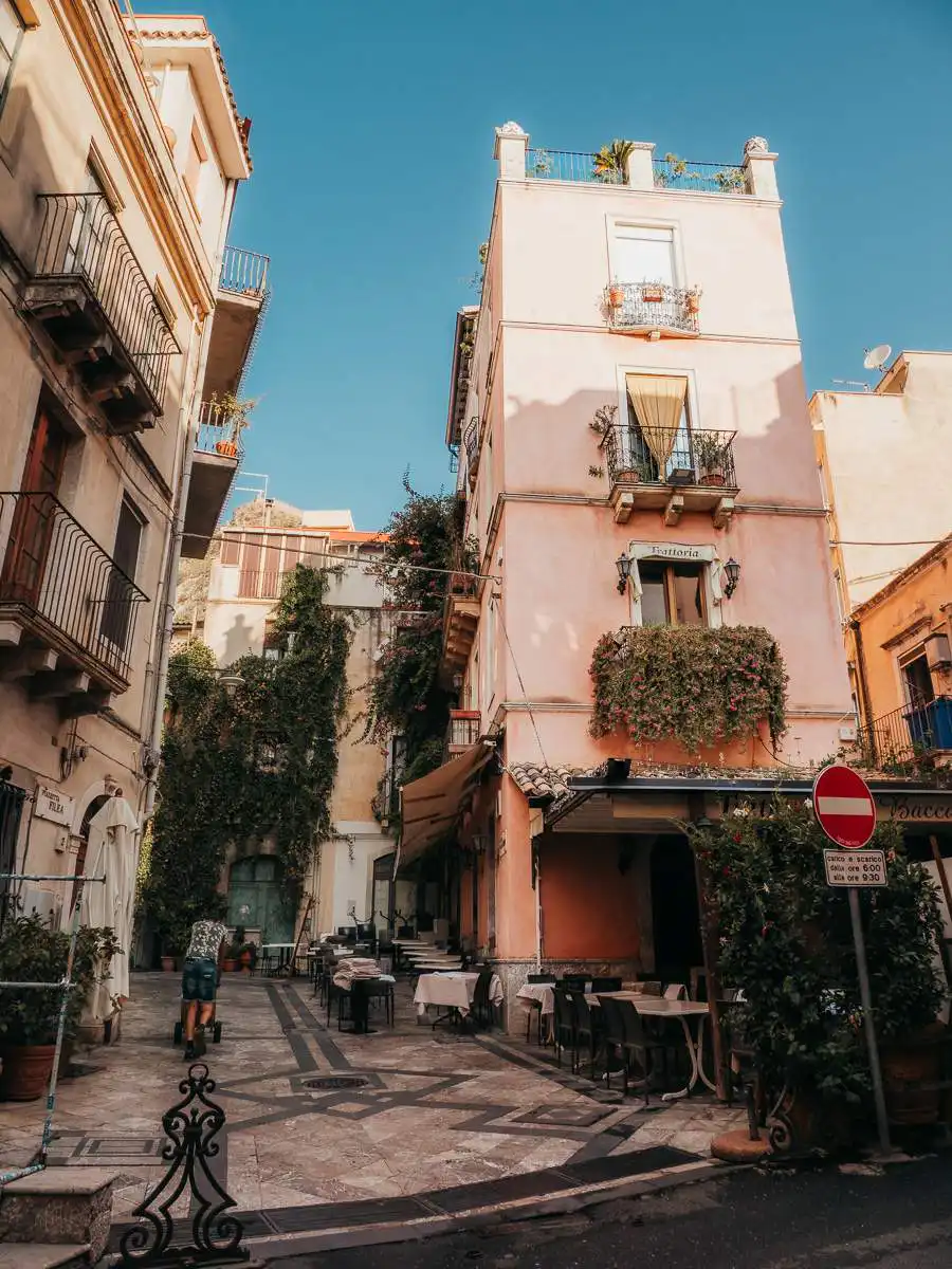 Taormina alley