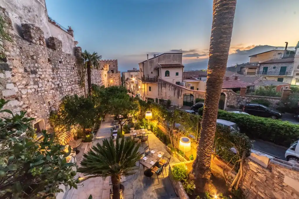 Medousa Suites