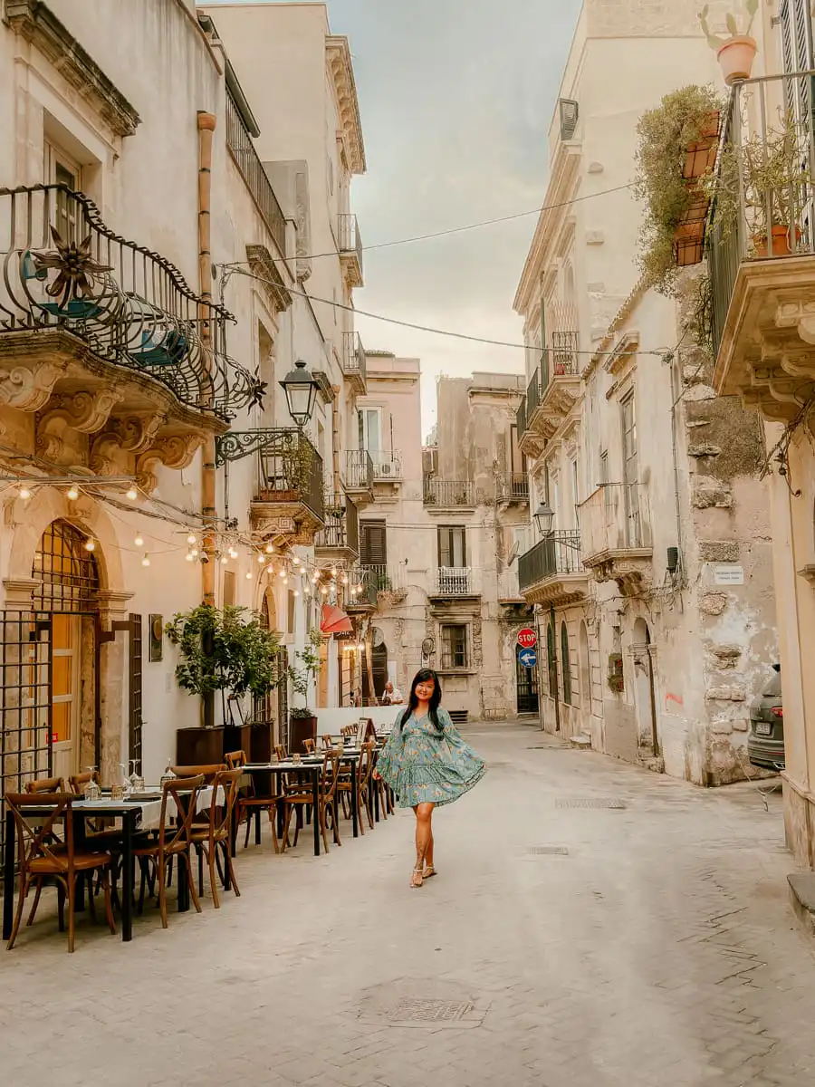 Walking in the streets of Ortigia