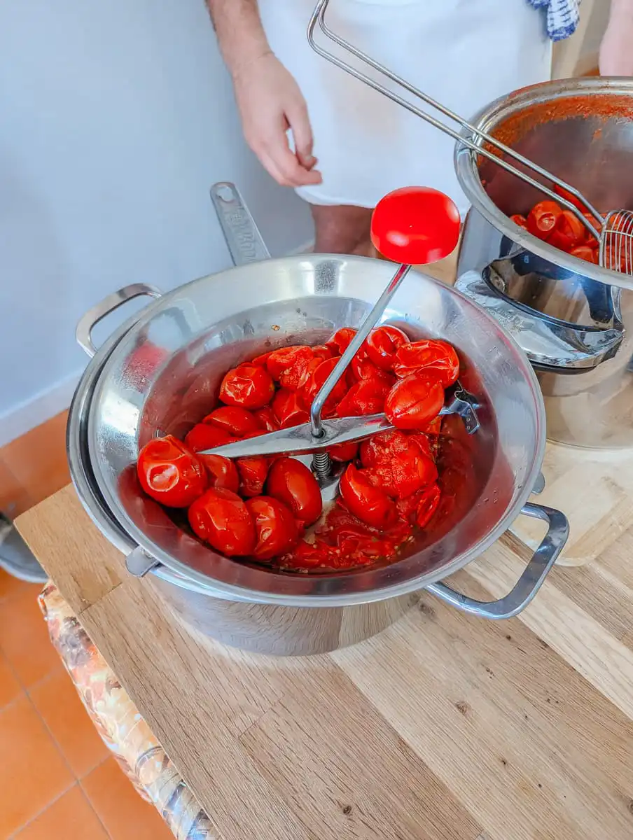 Making Tomato sauce in cooking class in Taormina