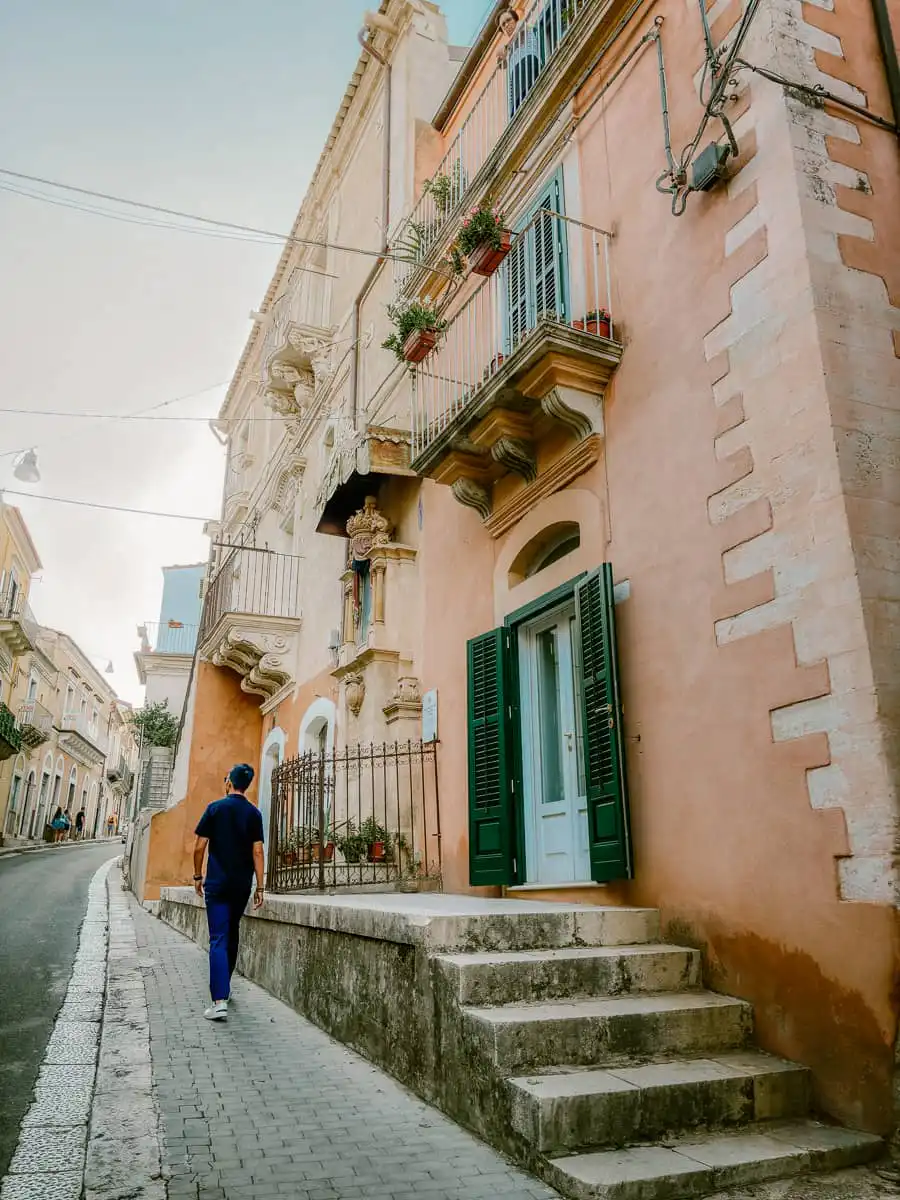 Walking through the streets of Ragusa