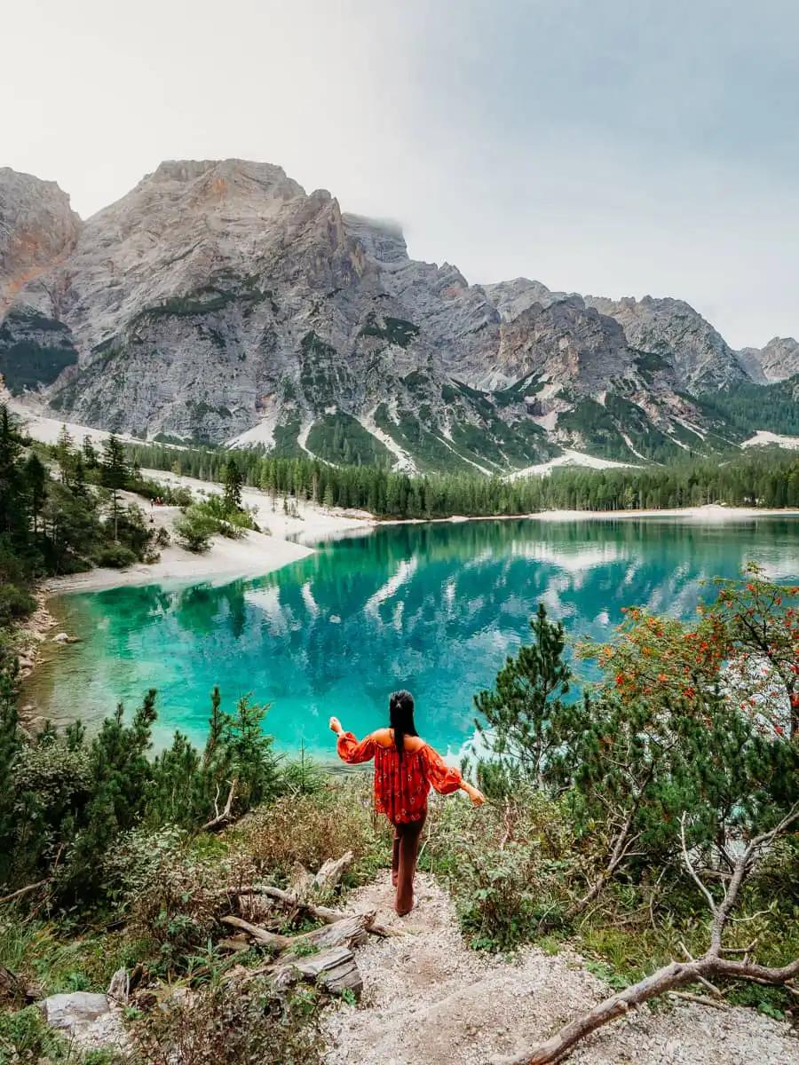 Lago di Braies lake view with the truquoise water