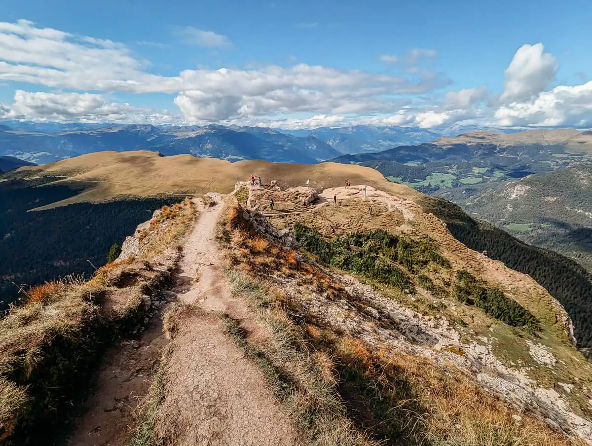Exposed ridge on the seceda with the best viewpoint