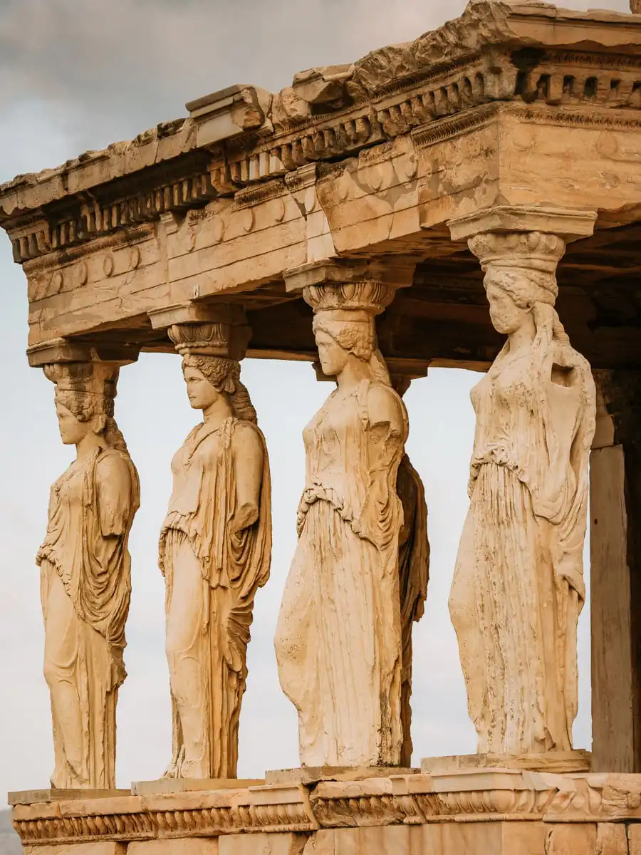 Status in the Acropolis