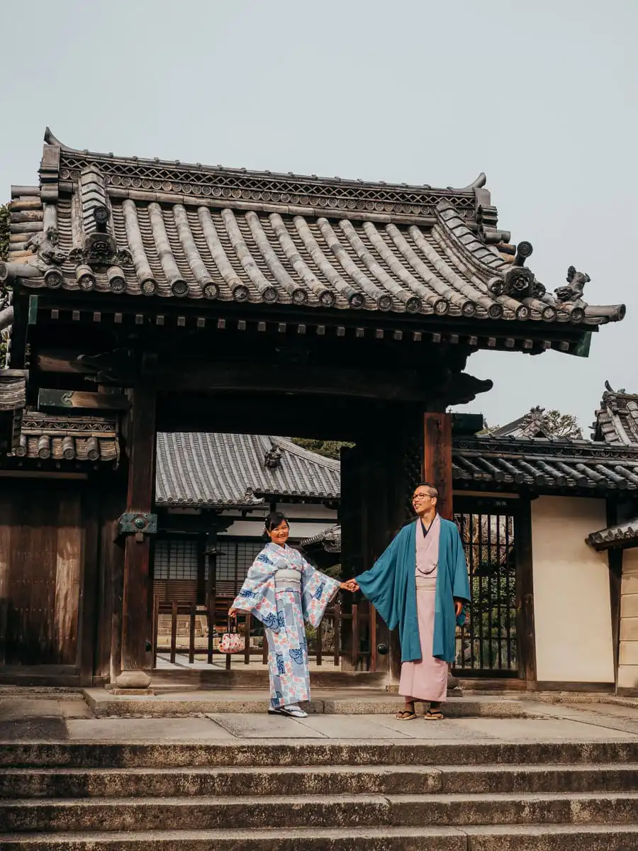 Two people wearing kimonos in Kurashiki