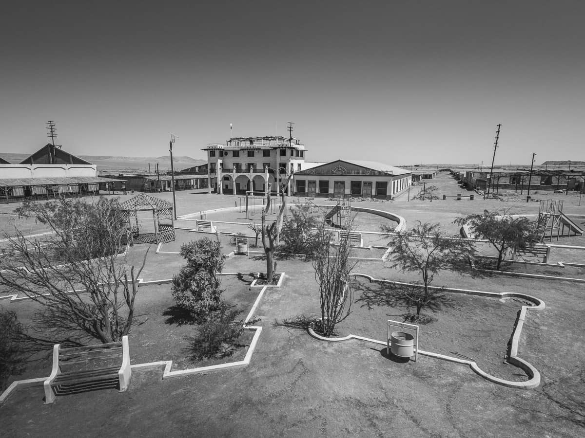 Black and white view of the town of Chacabuco