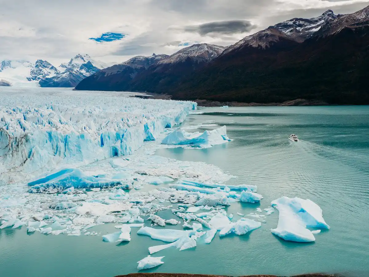 Boat cruise along Perito Moreno Glacier
