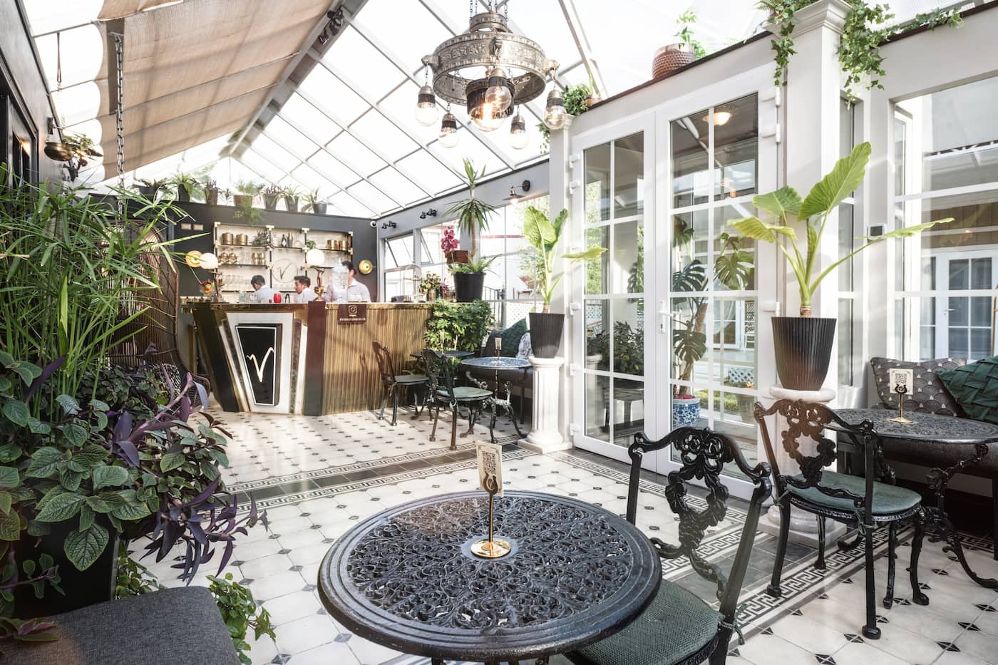 Vinnhaus garden area