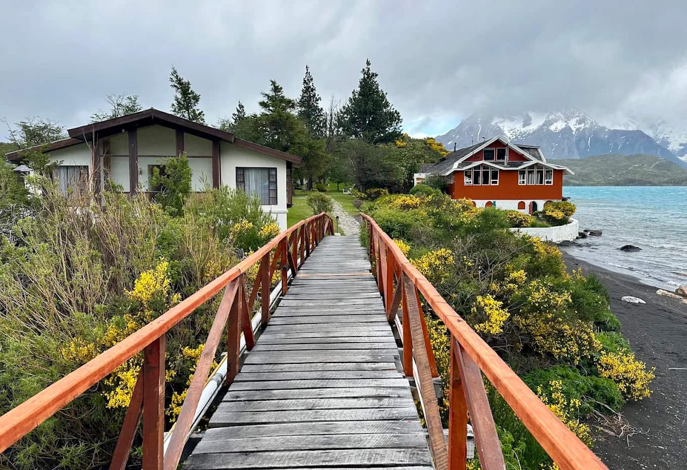 Hosteria Pehoe bridge leading to the island