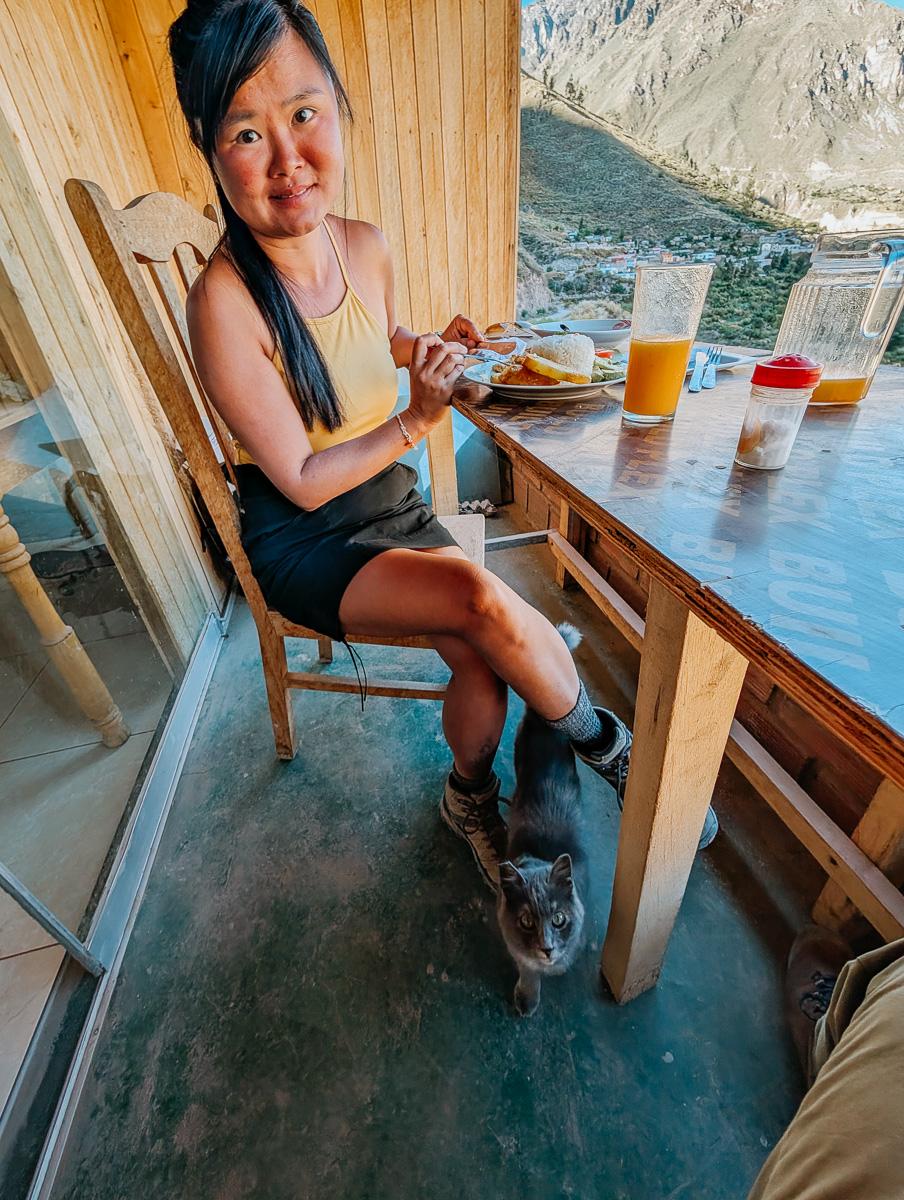 eating lunch at colca canyon