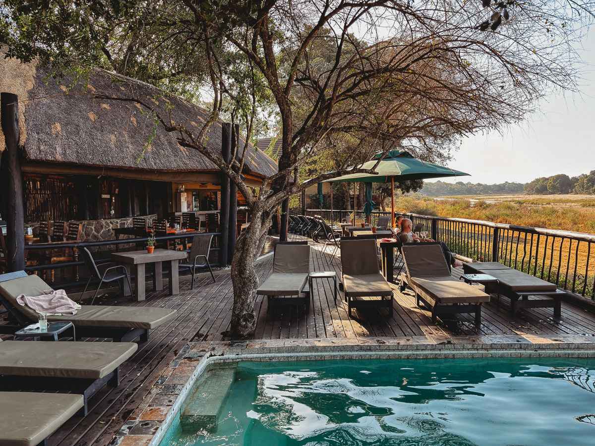 umkumbe lodge lounge area