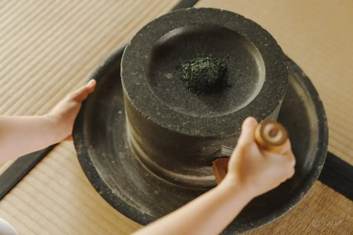 Matcha tea milling