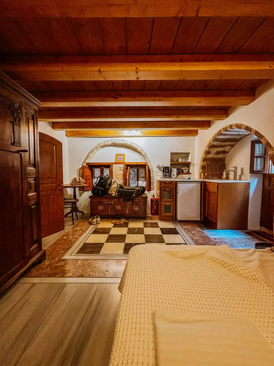 room in monemvasia