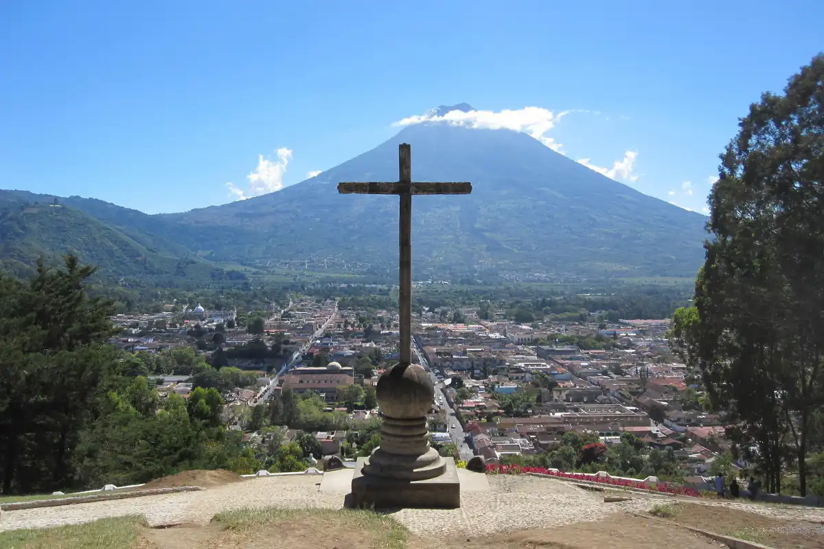 Cerro de la cruz in antigua