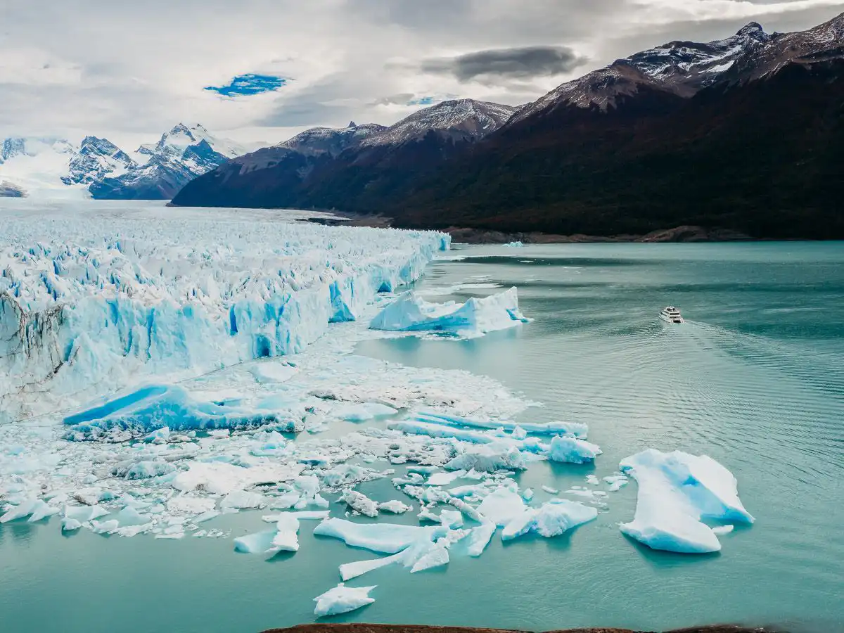 perito moreno glacier and boat navigation