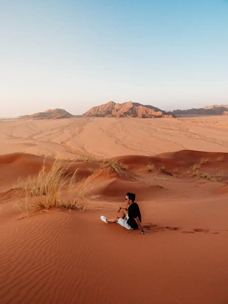 elim dunes, man sitting on sand