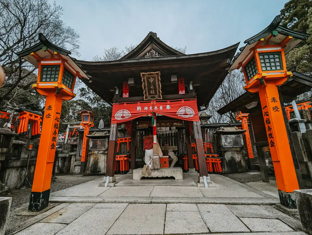 temple at fushimi inari, woman going to pray at the temple