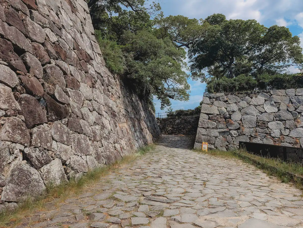 fukuoka castle walls